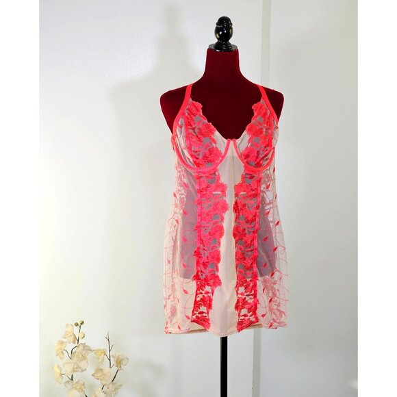 Torrid Women's Raspberry Embroidered Mesh Underwire Chemise Size 1 2278 - Picture 1 of 16